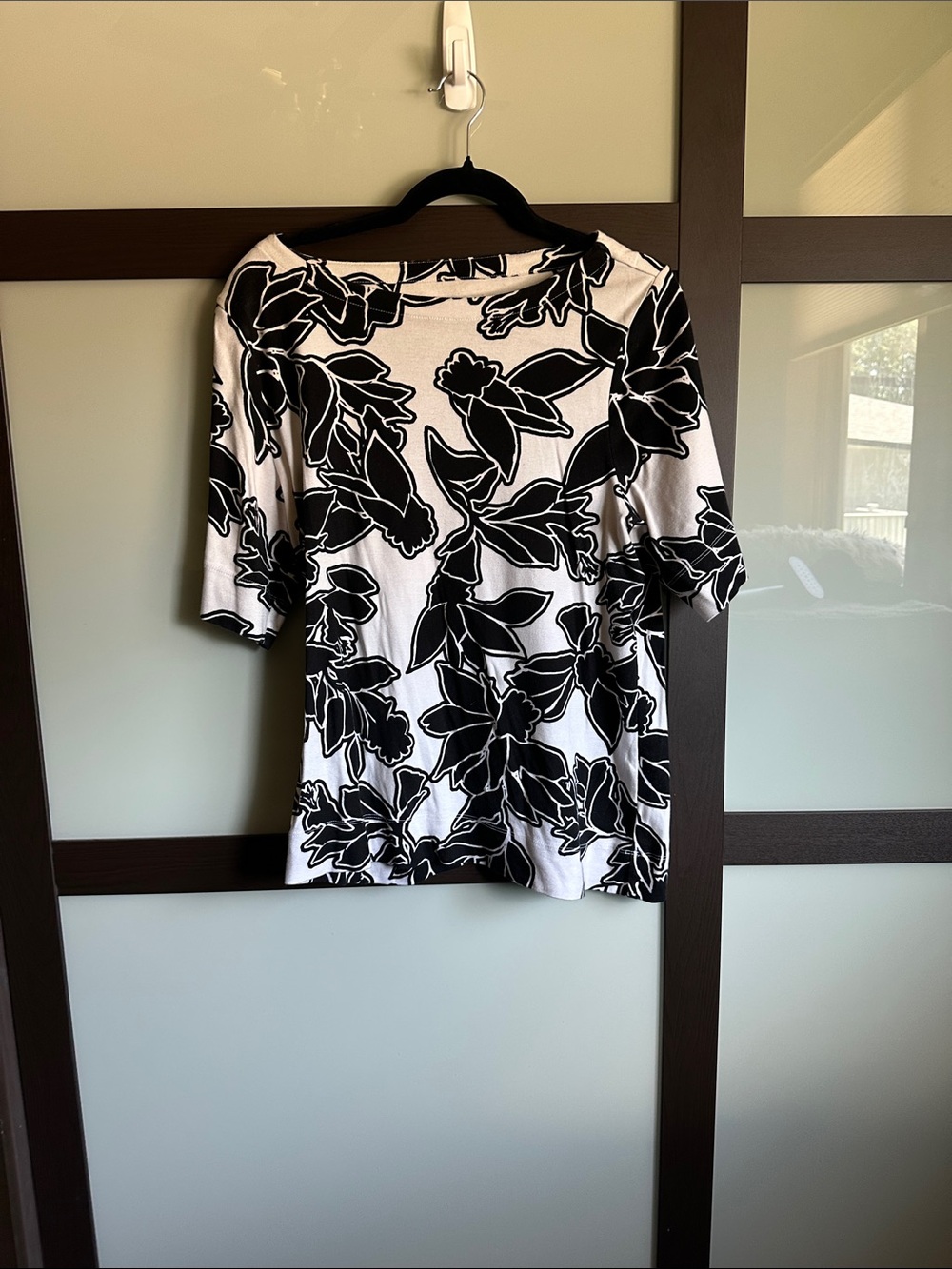 Chico’s Women’s Black & White Floral Boatneck Top size XL